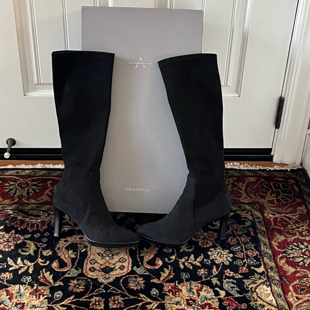 Aquatalia classic Rhumba boots. Like new.  With box. Size 9.5. Black Suede.